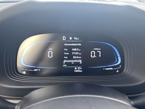 Used 2024 Hyundai Venue SEL image 23