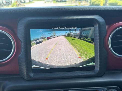 Used 2023 Jeep Wrangler Unlimited Rubicon w/ LED Lighting Group AWD/4WD image 19