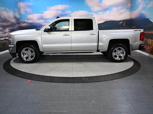 Used 2018 Chevrolet Silverado 1500 LT w/ LT Eassist Package image 4