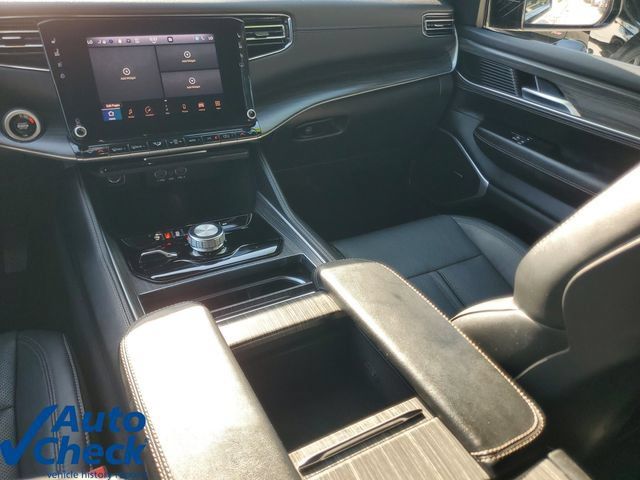 Used 2024 Jeep Wagoneer Series II w/ Flexible Seating Group AWD/4WD image 16