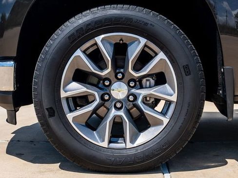 Used 2021 Chevrolet Silverado 1500 LT w/ Convenience Package II RWD image 6