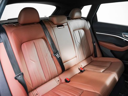 Used 2024 Audi Q8 e-tron Premium Plus image 10