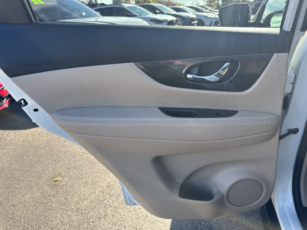 Used 2016 Nissan Rogue SL w/ SL Premium Package AWD/4WD image 13
