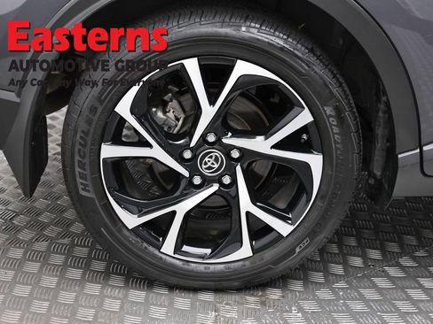 Used 2019 Toyota C-HR Limited FWD image 28