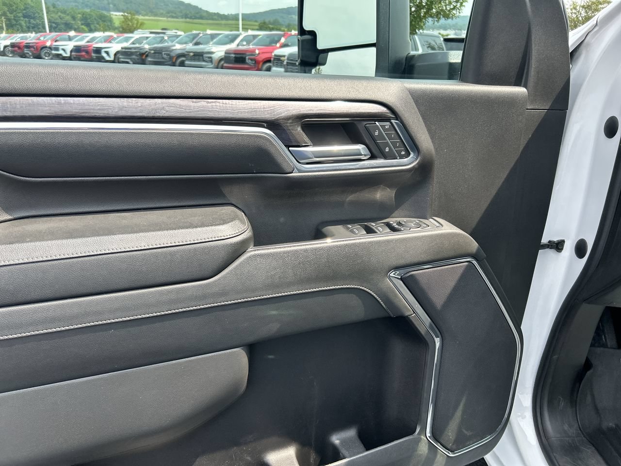Used 2024 Chevrolet Silverado 2500 LTZ AWD/4WD image 21