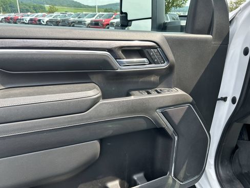 Used 2024 Chevrolet Silverado 2500 LTZ AWD/4WD image 21