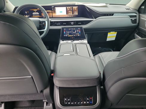 Certified 2026 INFINITI QX80 Luxe w/ Cargo Package AWD/4WD image 7