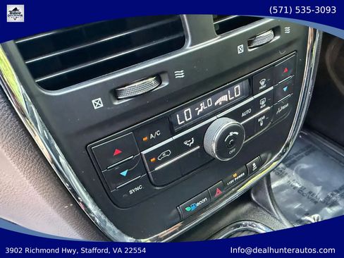Used 2015 Chrysler Town & Country S FWD image 27