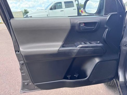 Used 2021 Toyota Tacoma SR AWD/4WD image 12