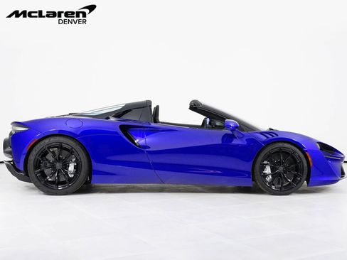 New 2025 McLaren Artura Spider RWD image 9