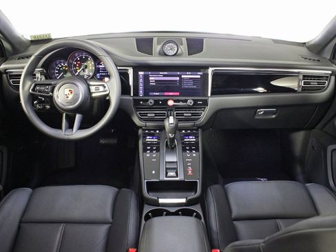 Used 2025 Porsche Macan image 20