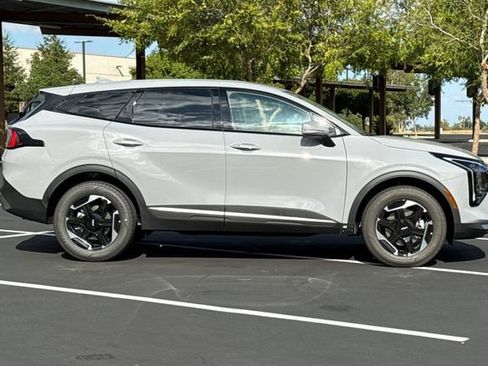 New 2026 Kia Sportage S image 3