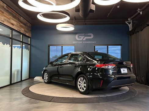 Used 2020 Toyota Corolla LE FWD image 5