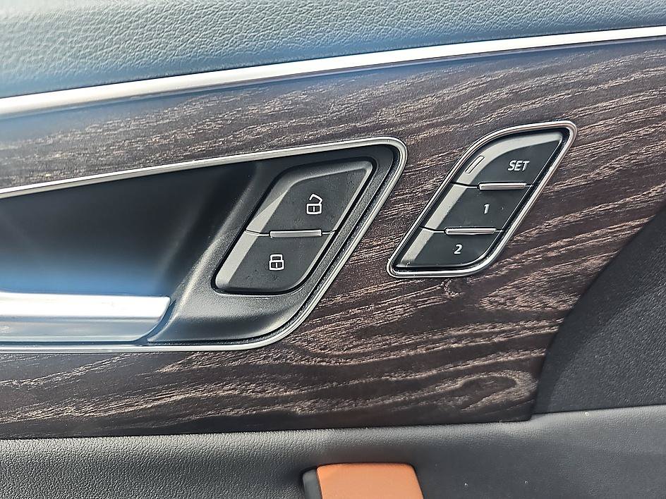 Used 2019 Audi Q8 Prestige AWD/4WD image 11