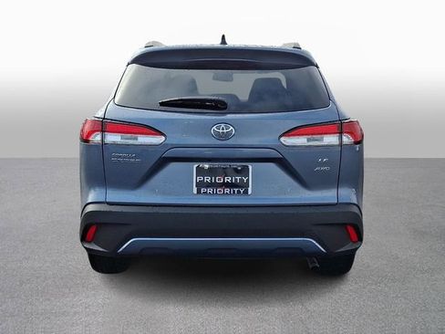 Used 2025 Toyota Corolla Cross LE image 5