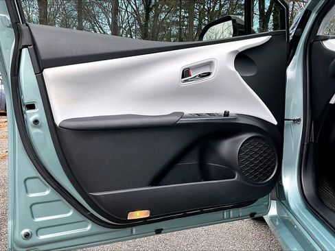 Used 2018 Toyota Prius Two image 20