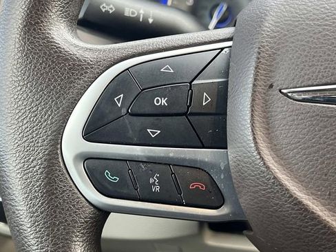 Used 2017 Chrysler Pacifica LX image 24