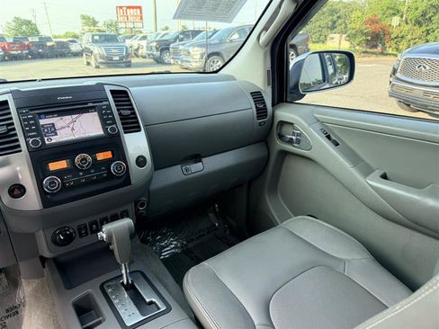 Used 2013 Nissan Frontier SL w/ Moonroof Pkg AWD/4WD image 25