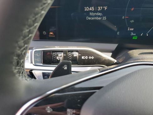 New 2026 Cadillac Optiq Luxury 1 image 36