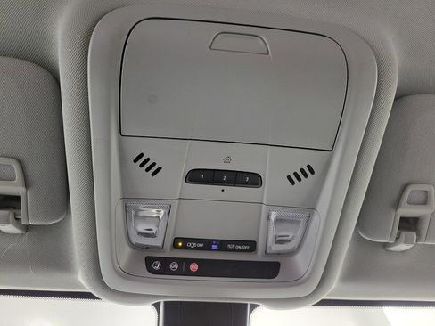 Used 2024 GMC Terrain SLT image 19