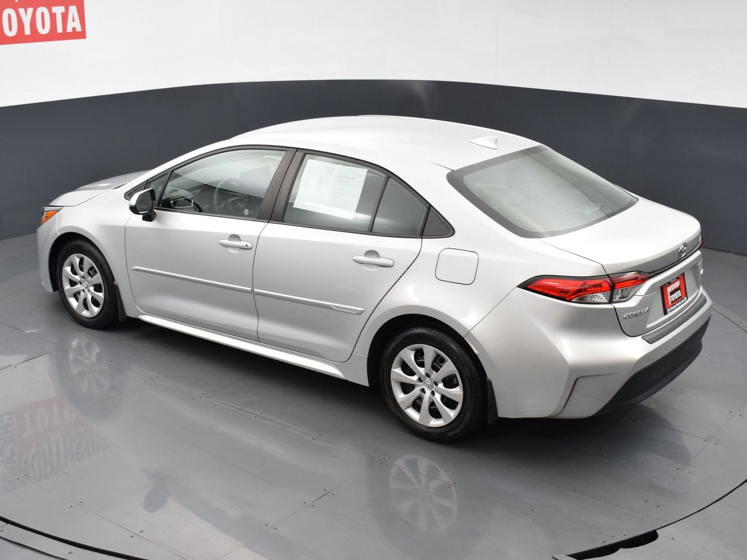 Used 2024 Toyota Corolla LE FWD image 19