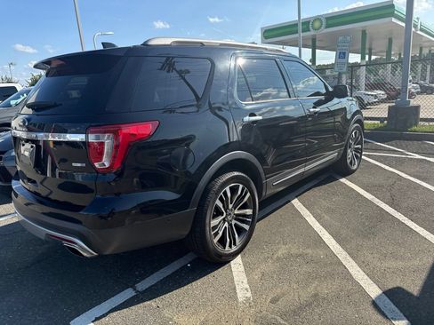 Used 2016 Ford Explorer Platinum AWD/4WD image 18