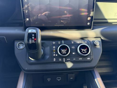 Certified 2024 Land Rover Defender 130 X-Dynamic SE image 29