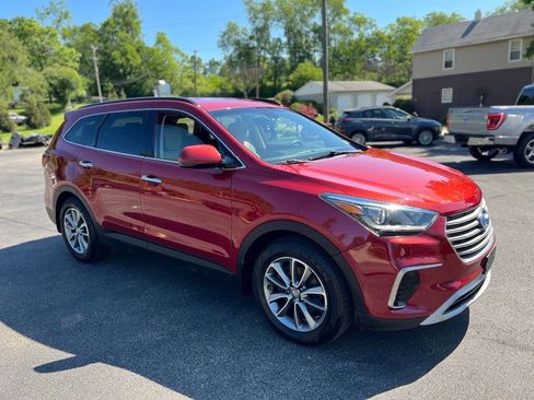 Used 2017 Hyundai Santa Fe SE AWD/4WD image 3