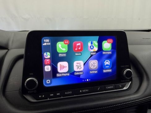 Used 2024 Nissan Rogue S image 19