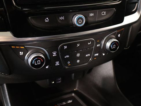 Used 2023 Chevrolet Traverse Premier FWD image 7
