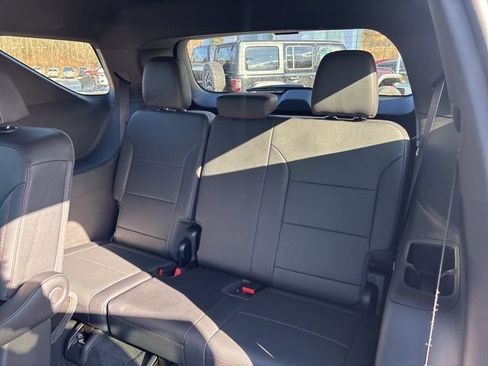 Used 2025 Chevrolet Traverse Z71 w/ Enhanced Driving Package image 17