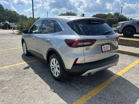 Used 2023 Ford Escape Active w/ Cold Weather Package FWD image 7