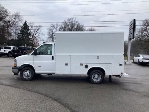 New 2026 Chevrolet Express 3500 w/ Power Convenience Package RWD image 4
