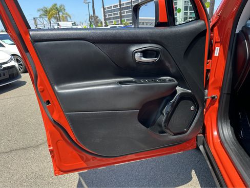 Used 2017 Jeep Renegade Altitude image 15