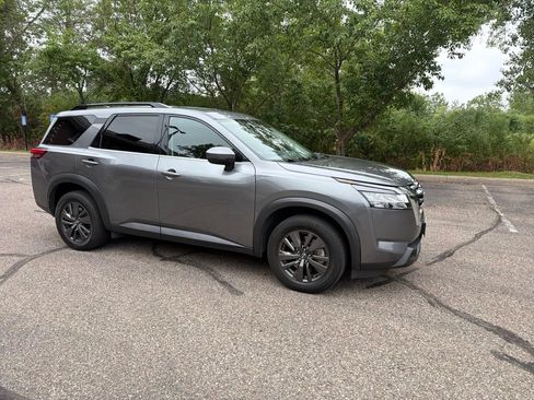 Used 2022 Nissan Pathfinder SV AWD/4WD image 15