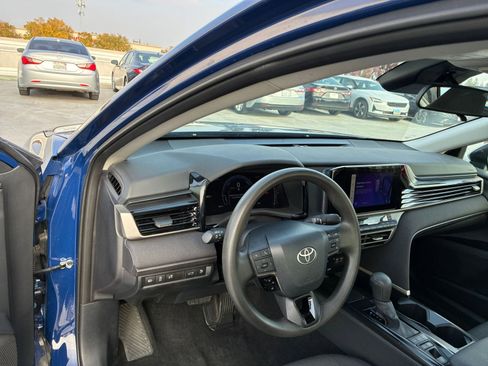 Used 2025 Toyota Camry LE image 33