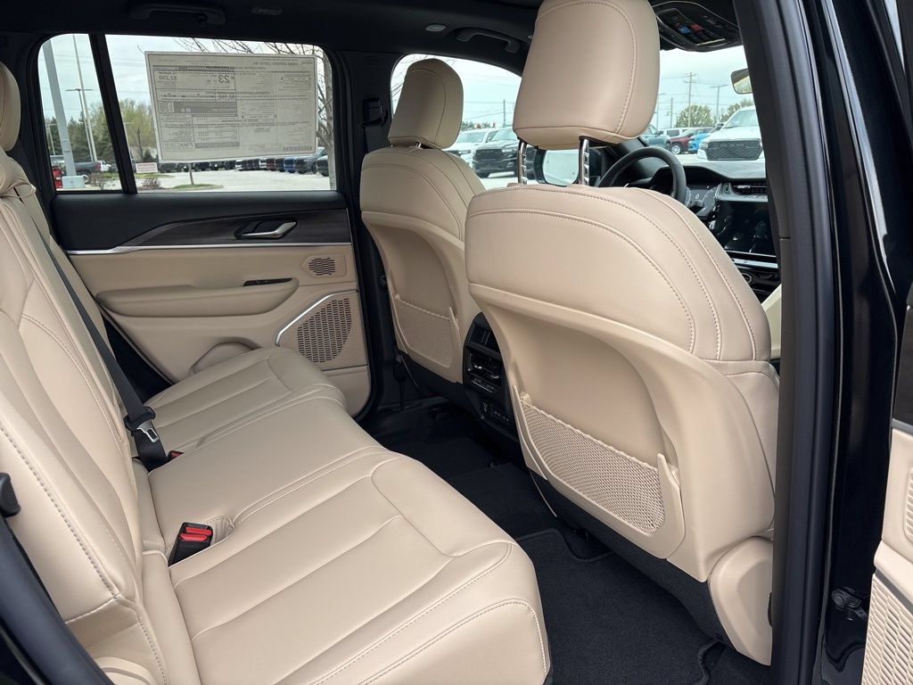 New 2026 Jeep Grand Cherokee Limited AWD/4WD image 13