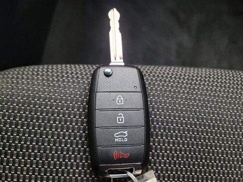 Used 2017 Kia Forte LX image 32