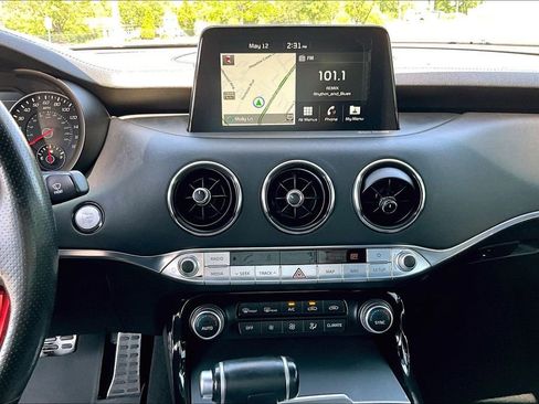 Used 2018 Kia Stinger GT1 AWD/4WD image 31