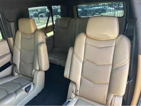 Used 2018 Cadillac Escalade ESV Platinum image 16