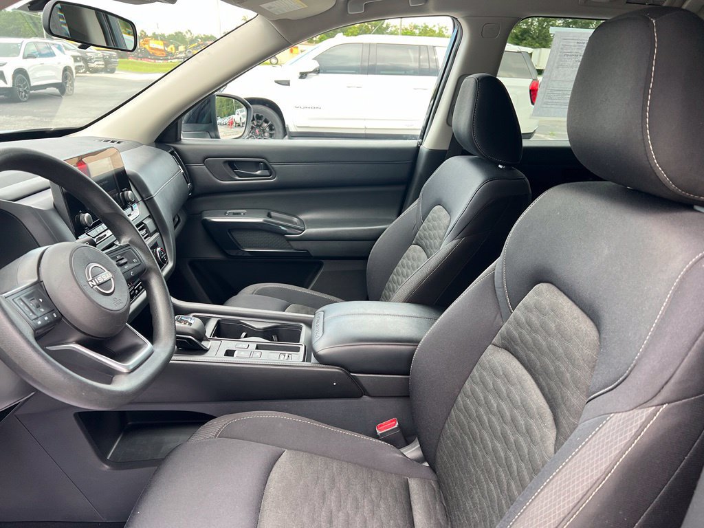 Used 2023 Nissan Pathfinder S FWD image 9
