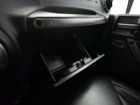 Used 2018 Jeep Wrangler Unlimited Altitude image 28