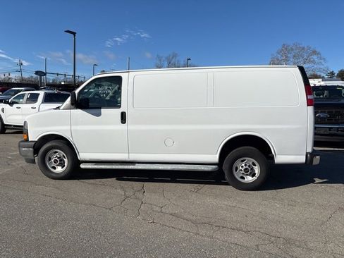 Used 2024 GMC Savana 2500 w/ Driver Convenience Package image 6