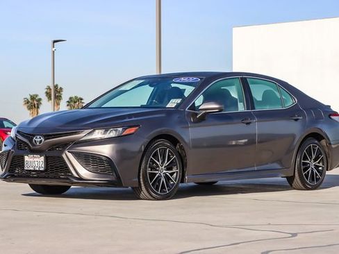 Used 2021 Toyota Camry SE image 5