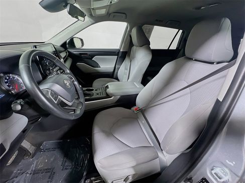 Certified 2022 Toyota Highlander LE image 18