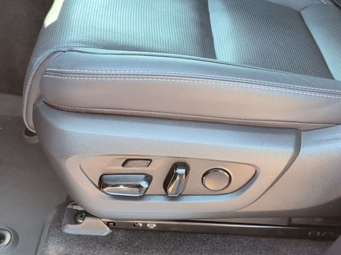 Used 2025 Lexus GX 550 w/ Accessory Package (2T) AWD/4WD image 10