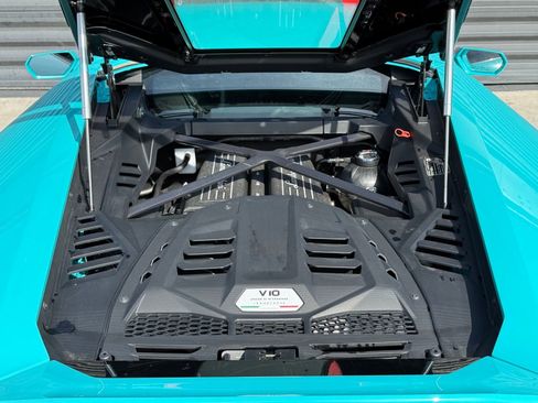 Used 2021 Lamborghini Huracan EVO image 39