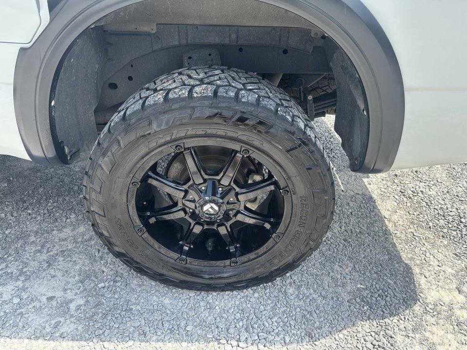 Used 2020 Nissan Titan PRO-4X w/ Pro-4x Convenience Package AWD/4WD image 24