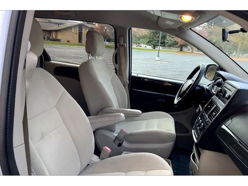 Used 2016 Dodge Grand Caravan SE w/ Quick Order Package 29E SE image 8