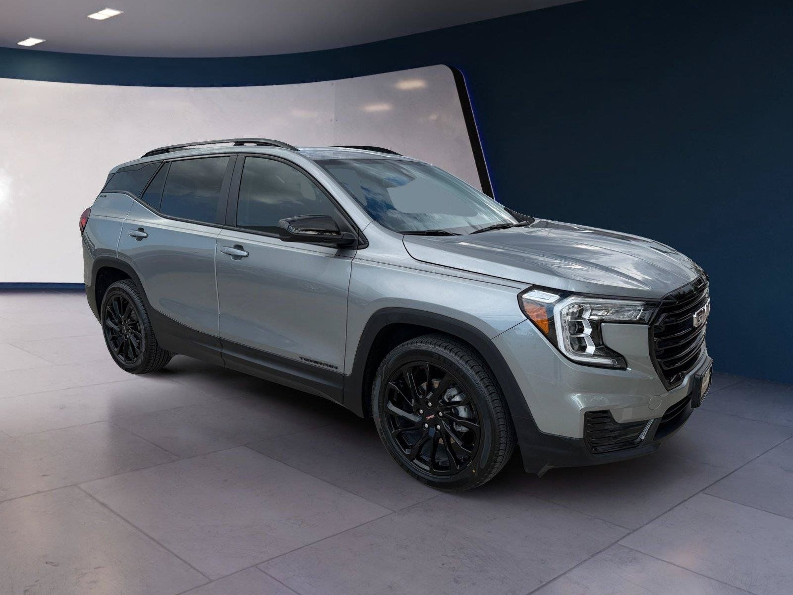 Used 2024 GMC Terrain SLE w/ Driver Convenience Package FWD image 7